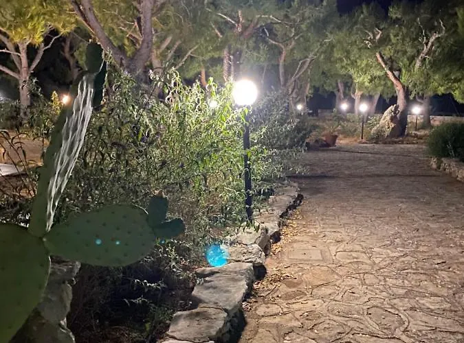 Monte Simeone לינה וארוחת בוקר 3*