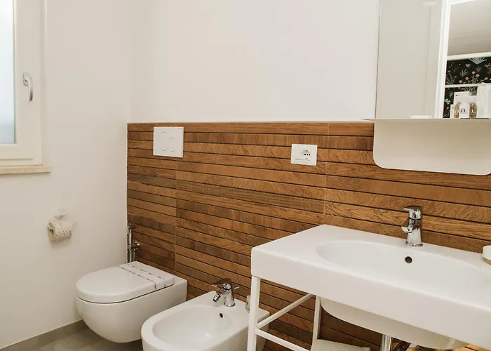 Monte Simeone לינה וארוחת בוקר 3*