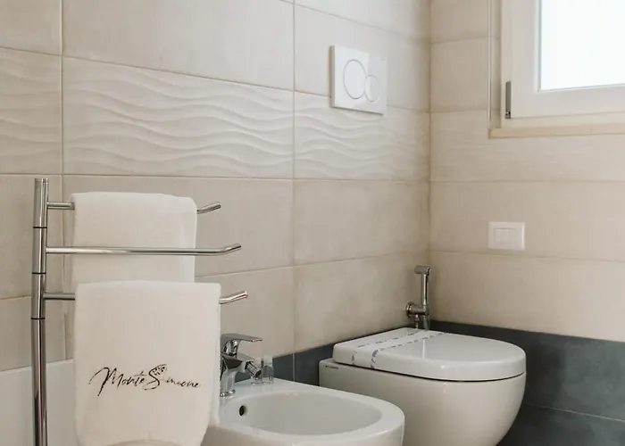 לינה וארוחת בוקר Monte Simeone 3*